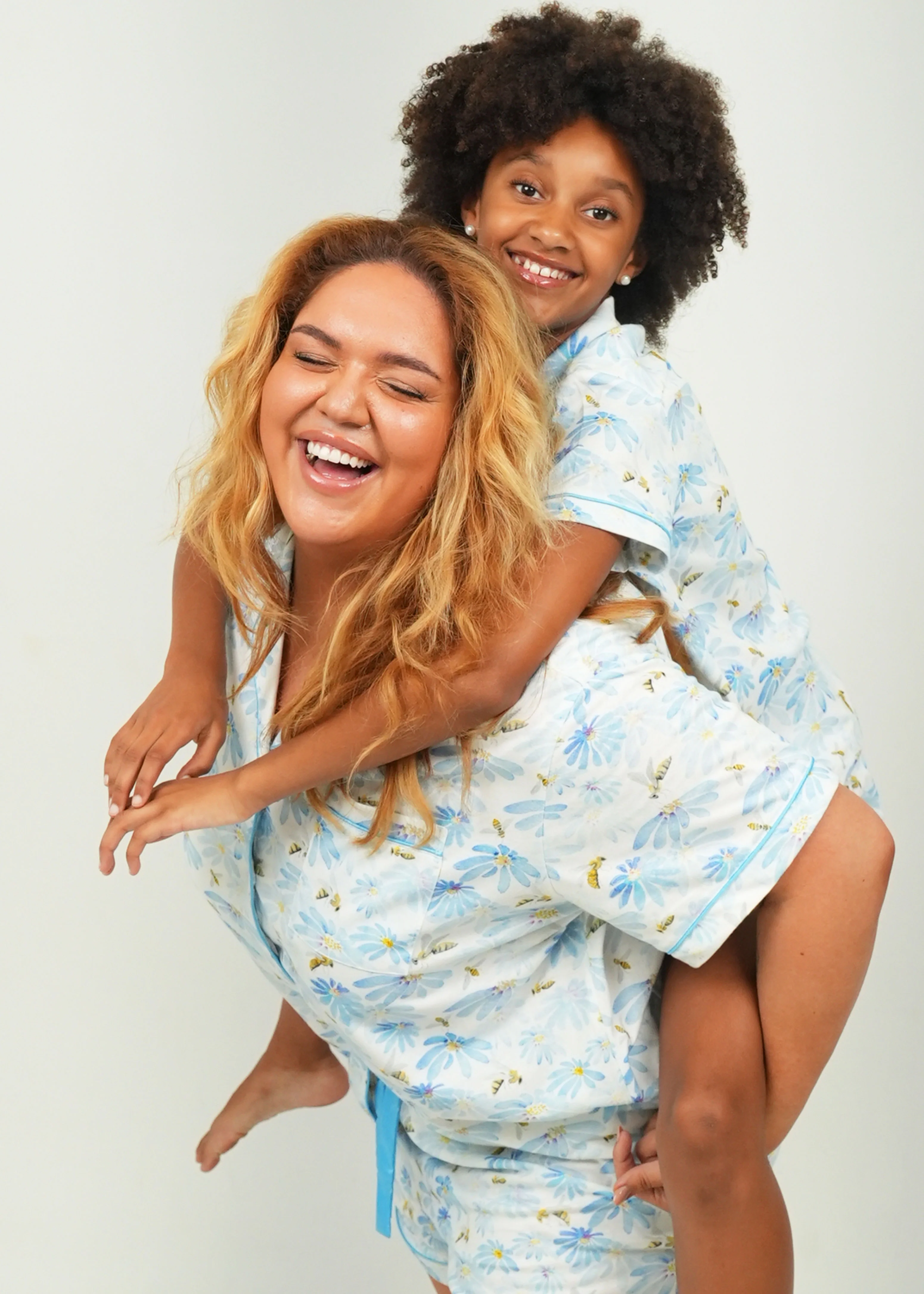 Girls - Blue Daisies and Bees - Jersey Knit Cotton Short PJ Set - Image 3